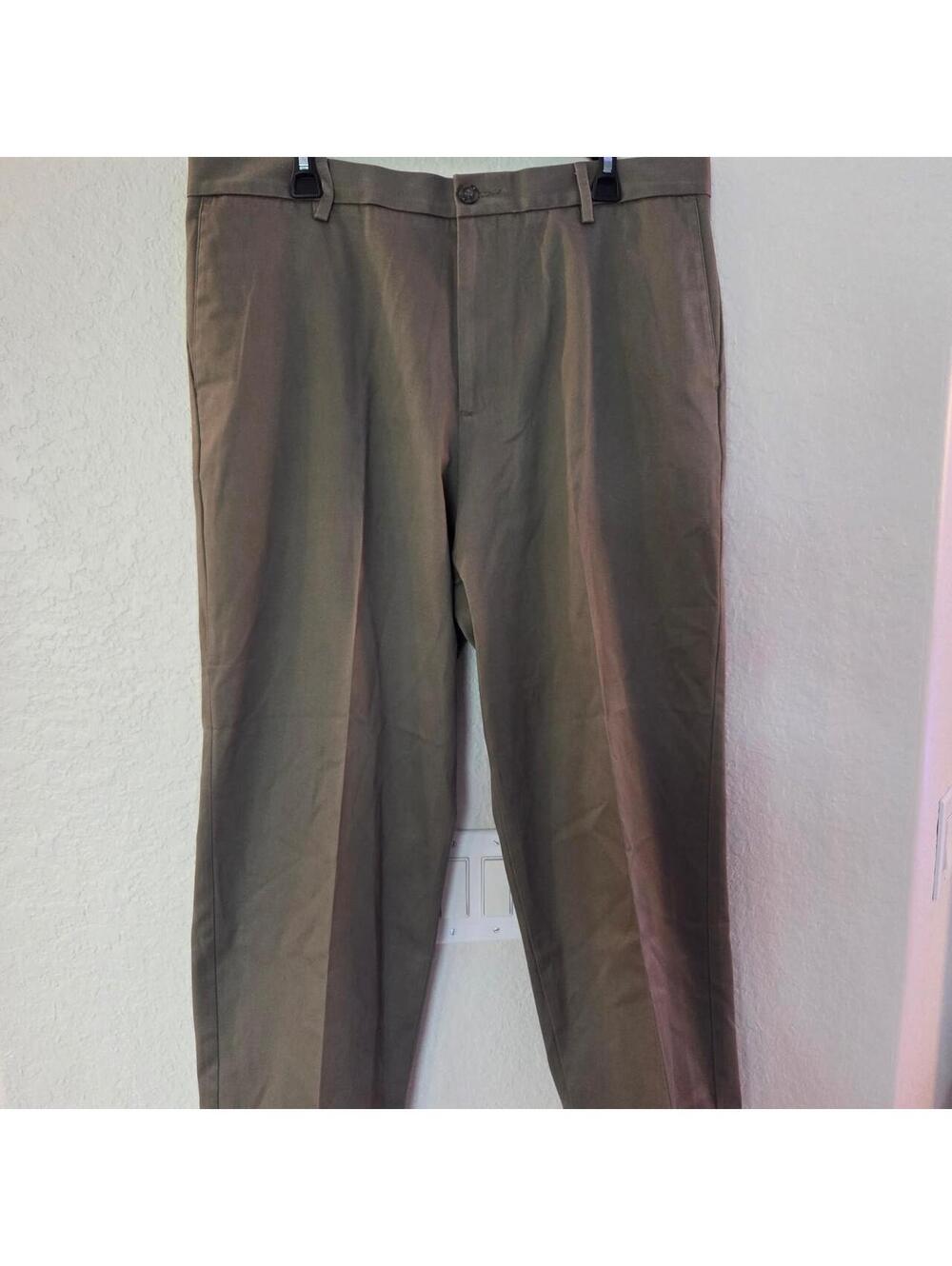 Dockers Khaki Chino Pants Men's Size 36x30 Classic Fit